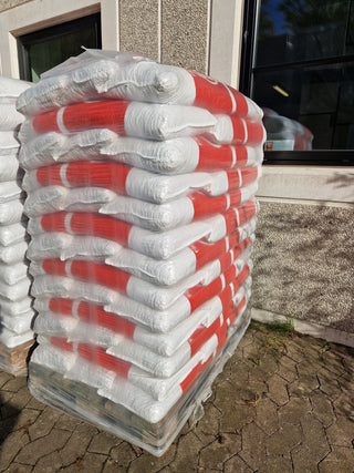 Træpiller versus briketter: Hvilket brændstof passer bedst til din pejs?