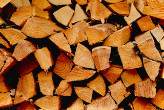Sådan gemmer og vedligeholder du ovntørret brænde effektivt